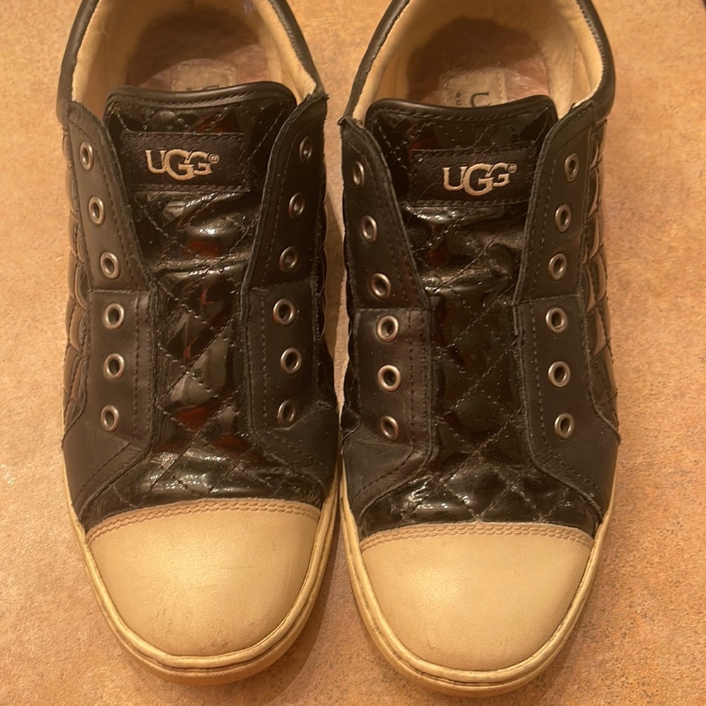 Ugg 9.5 black sneakers very worn leather - Picture 1 of 4